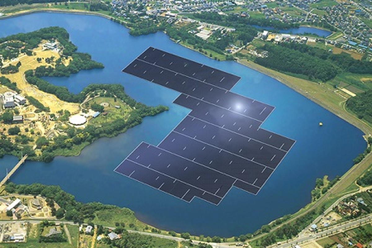 تصویر از صفحه های شناور انرژی خورشیدی در آبهای ژاپن