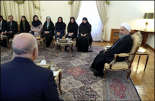 تصویر از دکتر روحانی در دیدار گروهی از مدیران و کارشناسان وزارت نفت