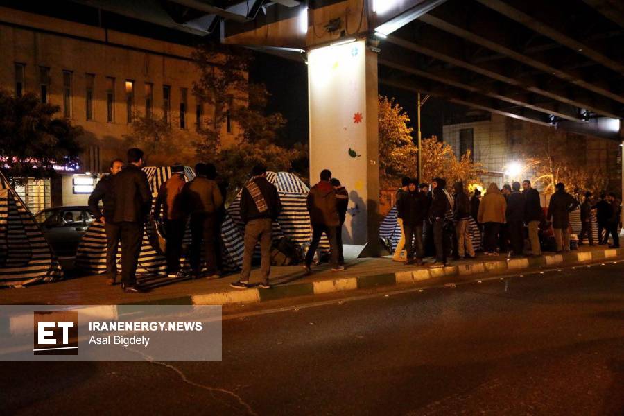 تصویر از تحصن دانشجویان دانشگاه صنعت نفت