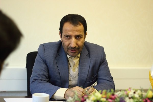 تصویر از مجوز احمدی‌نژاد به نیروی انتظامی نفت بفروشید؛ حقوق دهید!