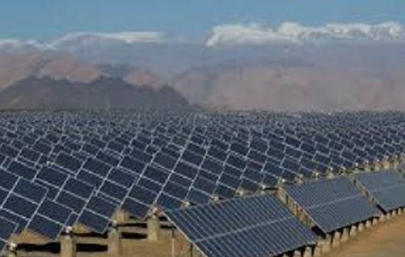 تصویر از بزرگترین کارخانه تولید پنل‌های خورشیدی در شیراز