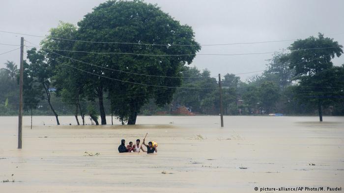تصویر از باران‌های موسمی جان ۸۰۰ نفر را در جنوب آسیا گرفت