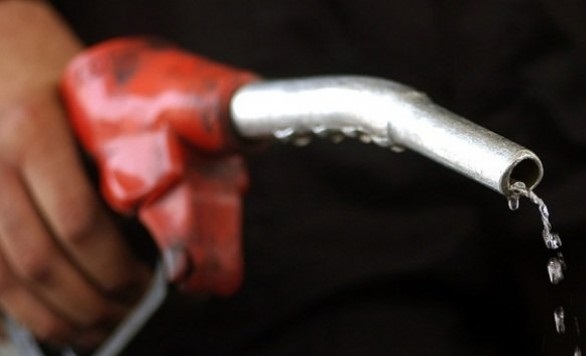 تصویر از ادامه روند افزایش قیمت بنزین در آمریکا