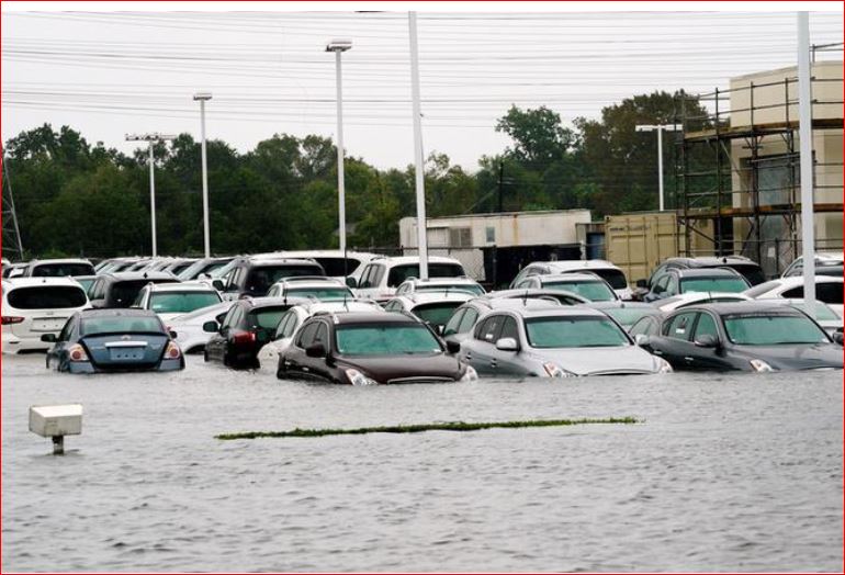 تصویر از نشت بیش از 22 هزار بشکه نفت بعد از طوفان هاروی