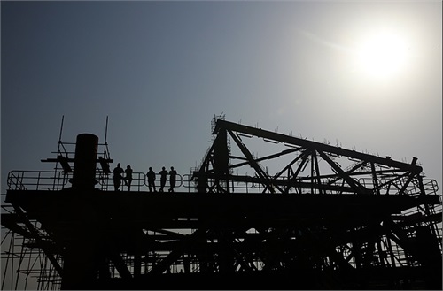 تصویر از سکوی F۱۸ تا پایان آذر در میدان فروزان نصب می‎شود