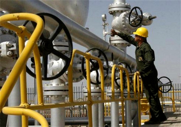 تصویر از صادرات نفت ایران موقتا محدود می‌شود