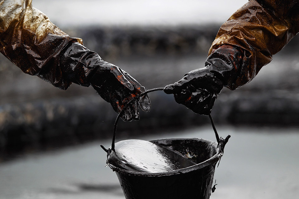 تصویر از آرامش نفت در تقابل نیروها
