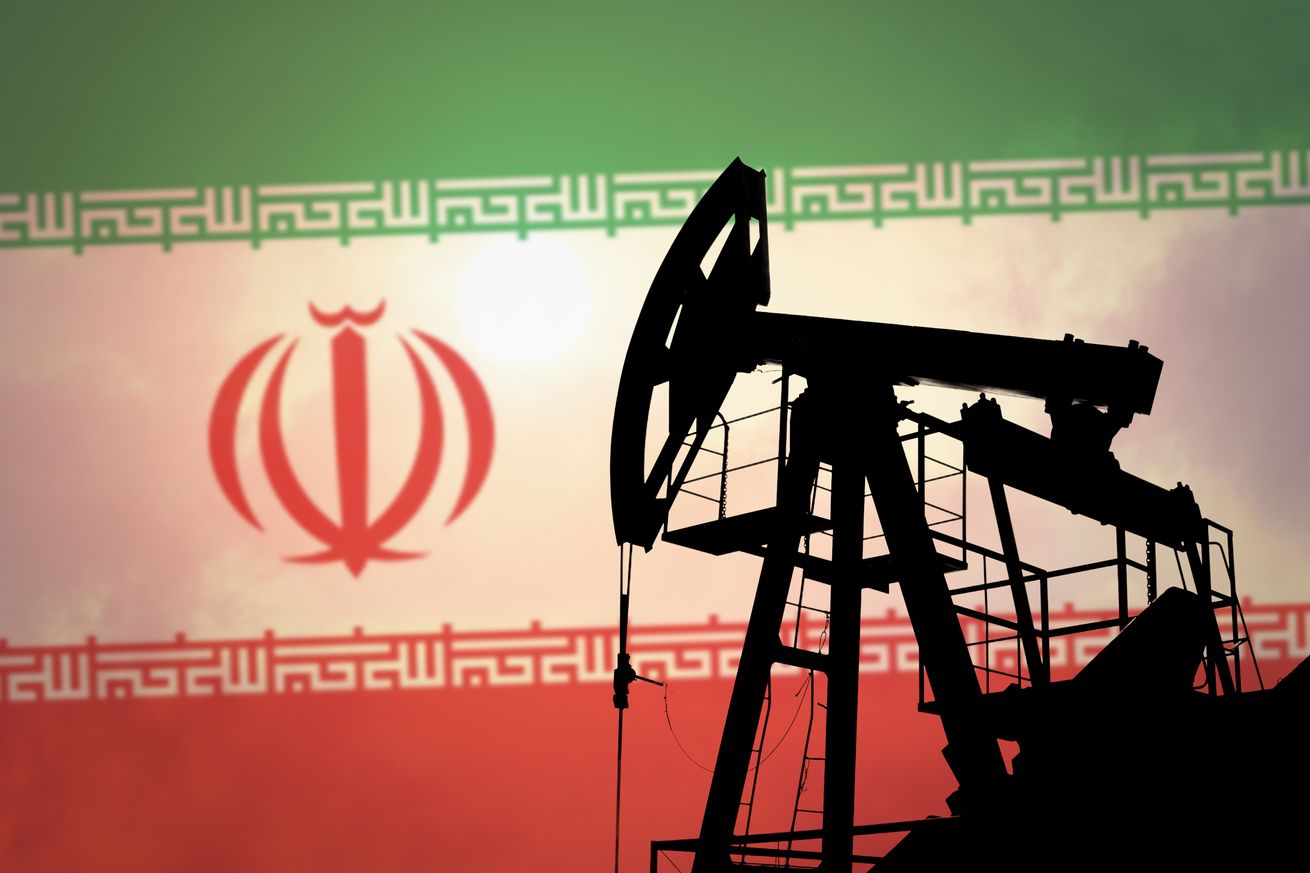 تصویر از ایران ۱۵۰ میلیارد بشکه ذخیره نفت دارد