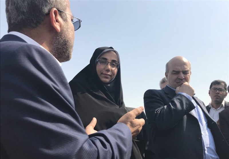 تصویر از وزیر نفت حل مشکلات محیط زیستی عسلویه را پذیرفت