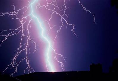 تصویر از صاعقه جان شهروند برازجانی را گرفت