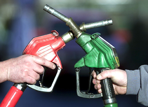تصویر از کمبود عرضه بنزین سوپر در برخی جایگاه‌ها