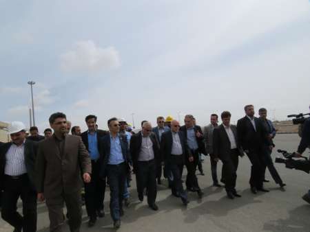 تصویر از بازدید زنگنه از انبار نفتی بیرجند