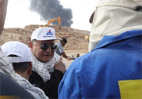 تصویر از ۲ دستگاه اتی‎واگن در موقعیت چاه ۱۴۷ رگ سفید مستقر می‎شود