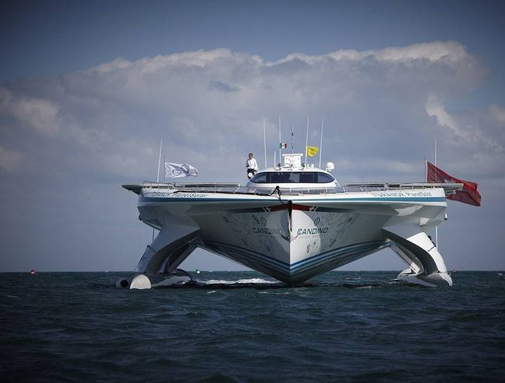 تصویر از بزرگترین قایق خورشیدی دنیا + تصاویر