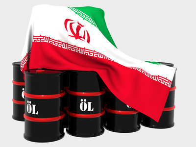 تصویر از قیمت نفت ایران بیش از ١٢ دلار گران شد