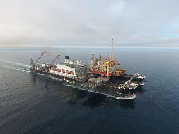 تصویر از بزرگترین سکوی نفتی جهان جابجا می‌شود