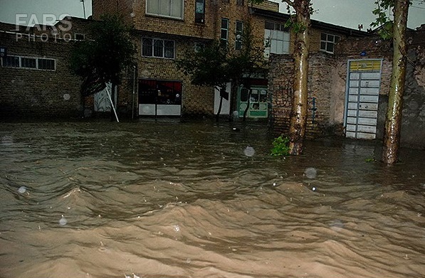 تصویر از شرایط برق استان‌های سیل‌زده عادی می‌شود‌