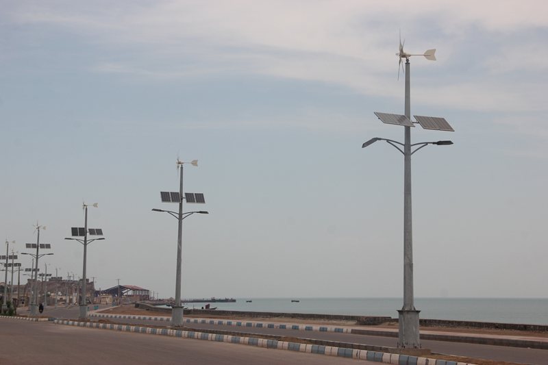 تصویر از معابر هرمز با باد و خورشید روشن می‌شود