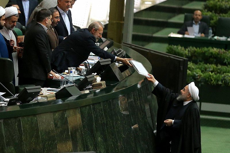 تصویر از بیمه مشترکان برق و گاز در بودجه 97