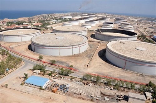 تصویر از سرمایه‎گذاری هندی‌ها در ساخت مخازن نفت ایران؟