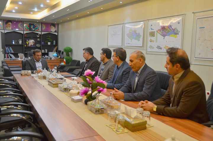 تصویر از ذخیره سازی سوخت زمستانی مناطق صعب العبور لرستان