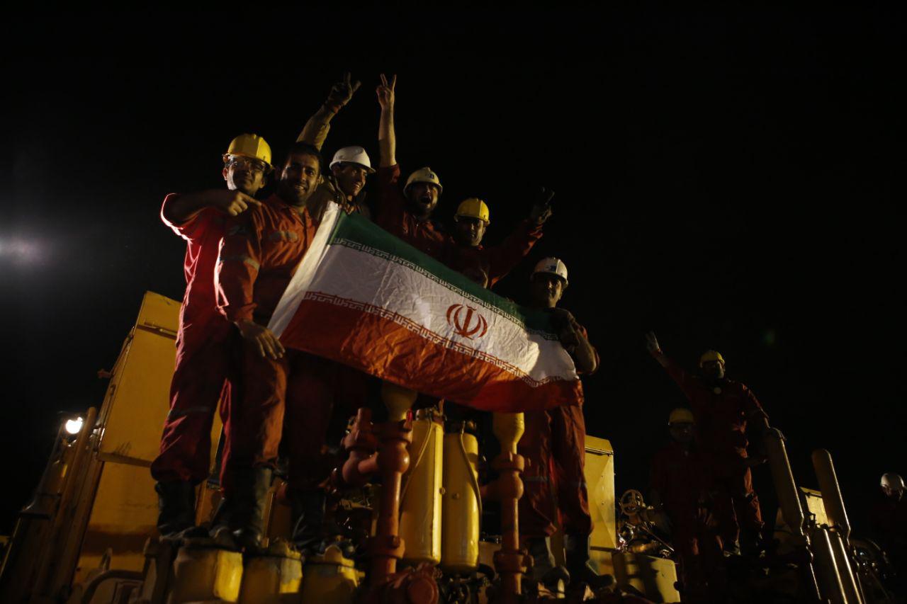 تصویر از تقدیر خانواده شهدا از مهارگران رگ سفید