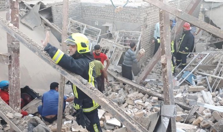 تصویر از ریزش سه ساختمان مسکونی در مشهد هفت کشته داشت