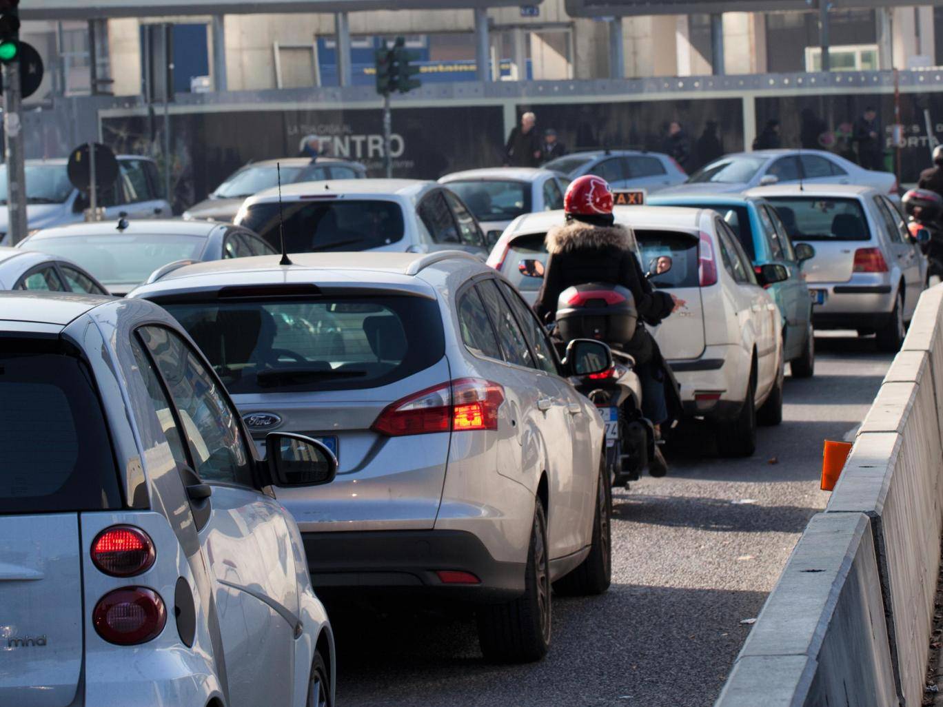 تصویر از محدودیت تردد خودروهای یورو4 در ایتالیا همزمان با آلودگی هوا