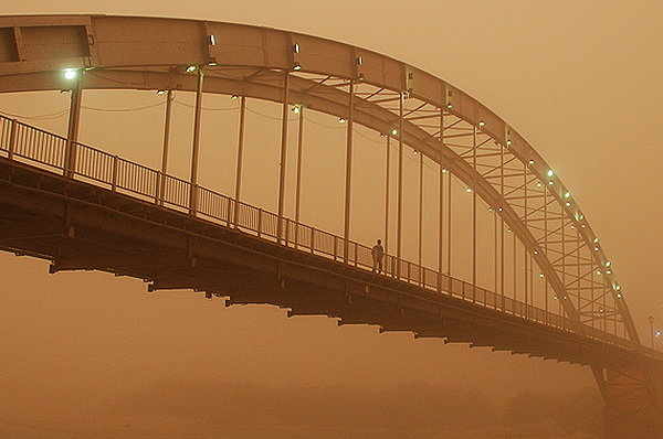 تصویر از سرامیک و سیلیکون، برق خوزستان را ایمن می کنند
