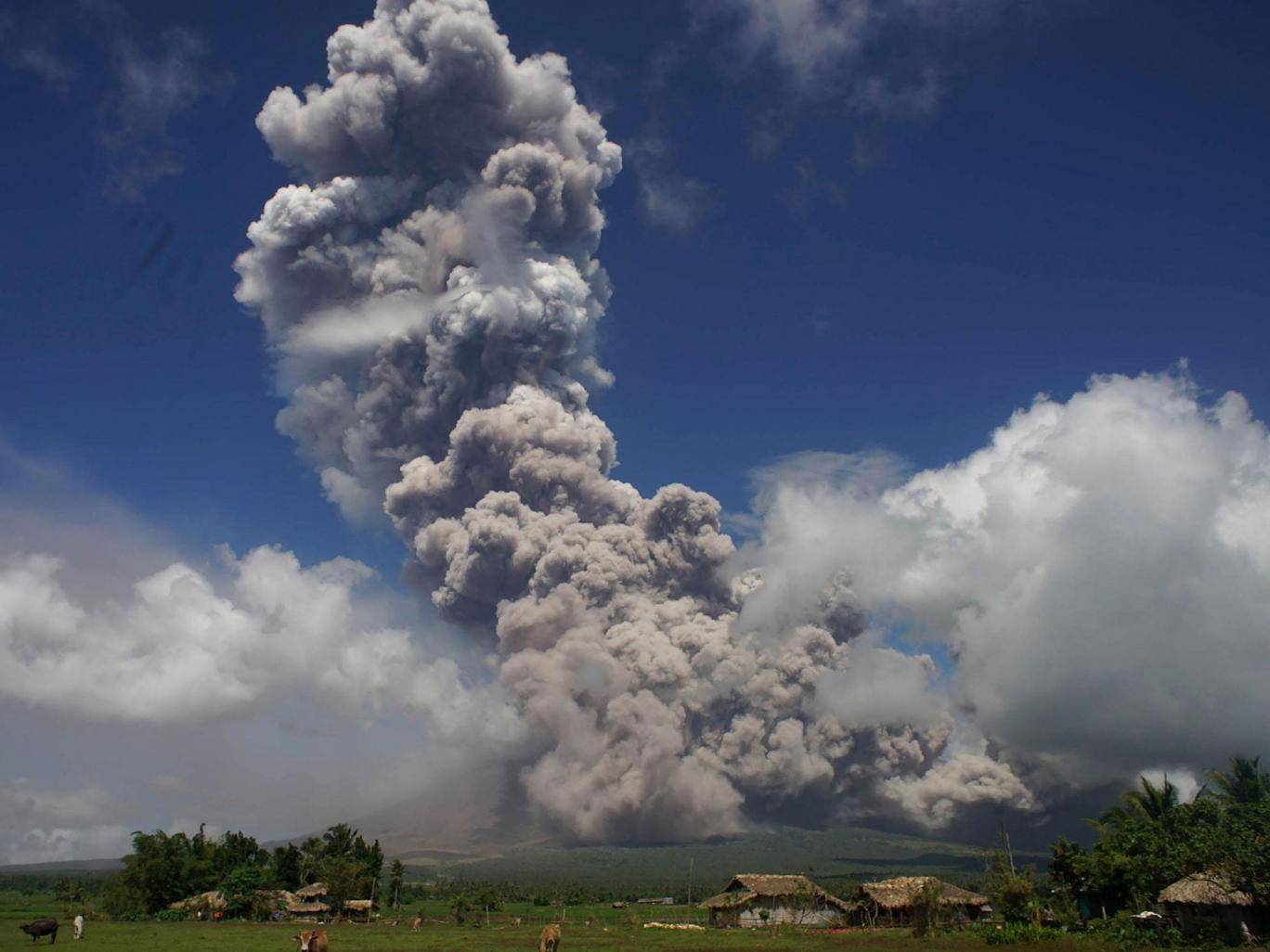 تصویر از هشدار آتش‌فشان در فیلیپین بالا رفت