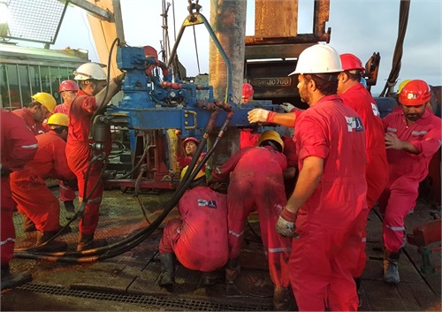 تصویر از تعیین سقف پاداش بازنشستگی و دست بردن در جیب کارکنان نفت