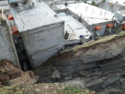 تصویر از تخریب 30 خانه با رانش زمین در مسجدسلیمان