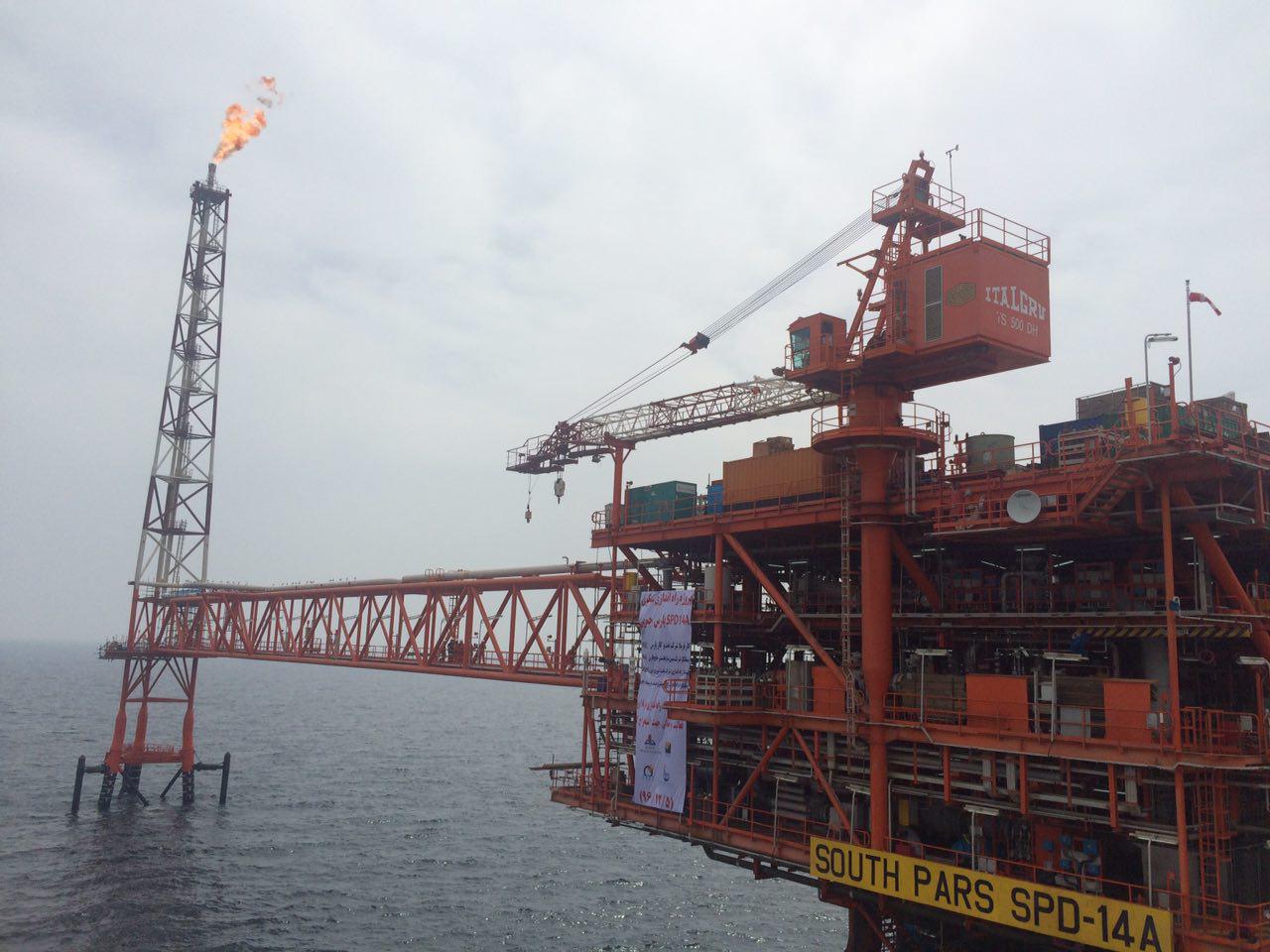 تصویر از مشعل سکوی A فاز14پارس جنوبی روشن شد