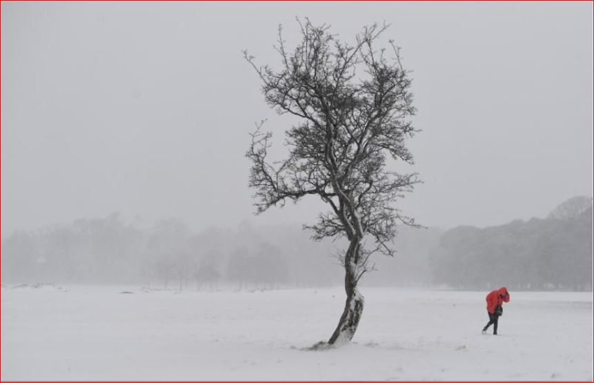تصویر از خواب زمستانی در بریتانیا و ایرلند طوفان اِما می‌تازد