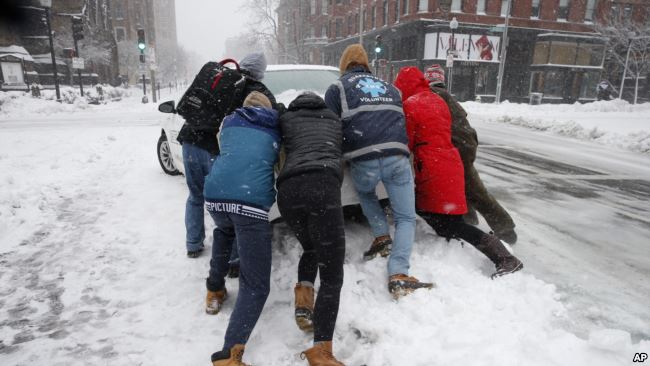 تصویر از قطع برق با برف سنگین در شمال شرق آمریکا