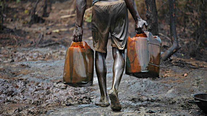 تصویر از فریب نیجریه توسط شل و انی به خاطر آلودگی نفتی