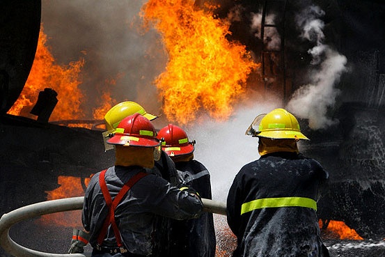تصویر از مهار آتش سوزی مجموعه 167 شرکت بهره برداری نفت وگاز گچساران