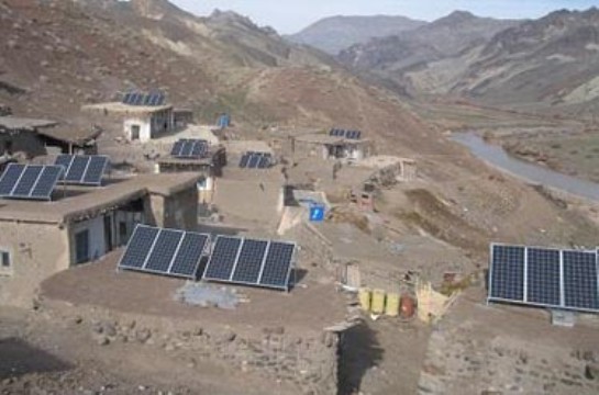 تصویر از توسعه منابع انرژی خورشیدی در مناطق کم ‌برخوردار