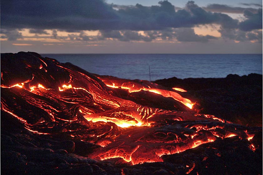 تصویر از فوران‌های آتشفشان هاوایی ادامه دارد