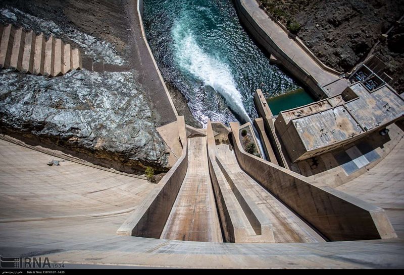 تصویر از رهاسازی آب سدزاینده رود را سیاسی نکنید