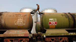 تصویر از از رنجی که پالایشگاه‌های هندی برای خرید نفت می‌برند!