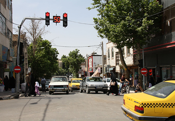 تصویر از رفع مشکل قطعی همزمان برق و چراغ‌های راهنمایی زمان‌بر است