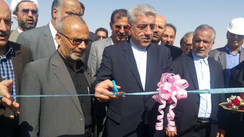 تصویر از نیروگاه خورشیدی 10 مگاواتی غدیر مهریز افتتاح شد