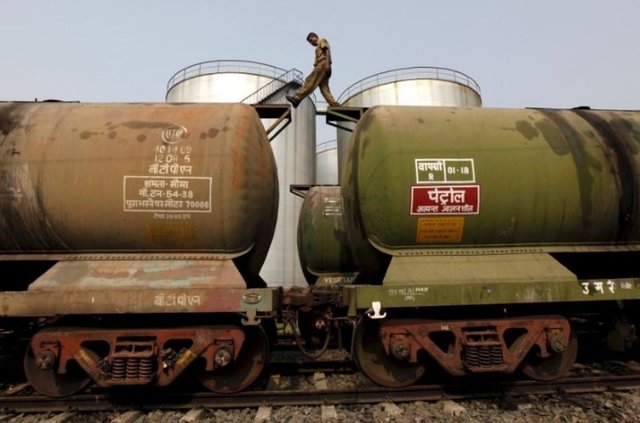 تصویر از ریلاینس واردات نفت از ایران را متوقف می‌کند