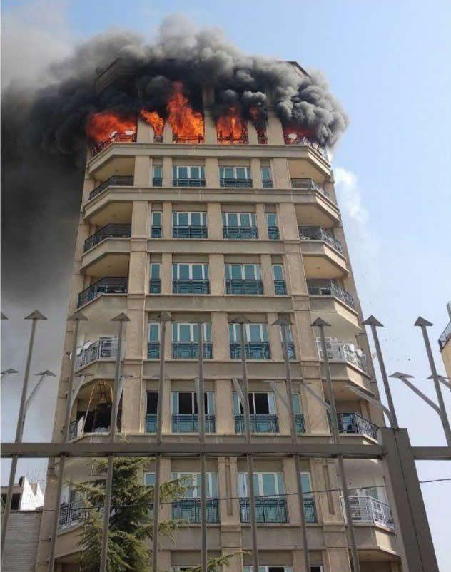 تصویر از آتش سوزی ساختمان شرکت توسعه صنایع نفت قشم در خیابان میرداماد تهران