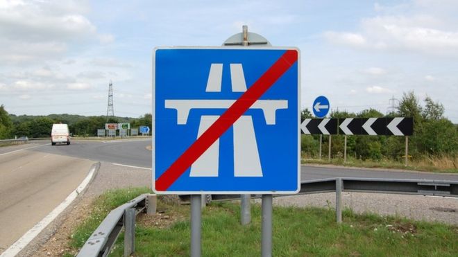 تصویر از حذف تابلوهای راهنمای و رانندگی از بزرگ‌راه‌های انگلستان