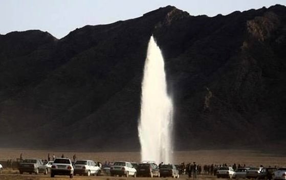 تصویر از بی‌آب شدن ۸۰ هزار روستایی با هر بار تخریب خط انتقال یزد