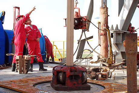 تصویر از اشتغال اتباع خارجی بدون پروانه کار در منطقه ویژه پارس ممنوع است