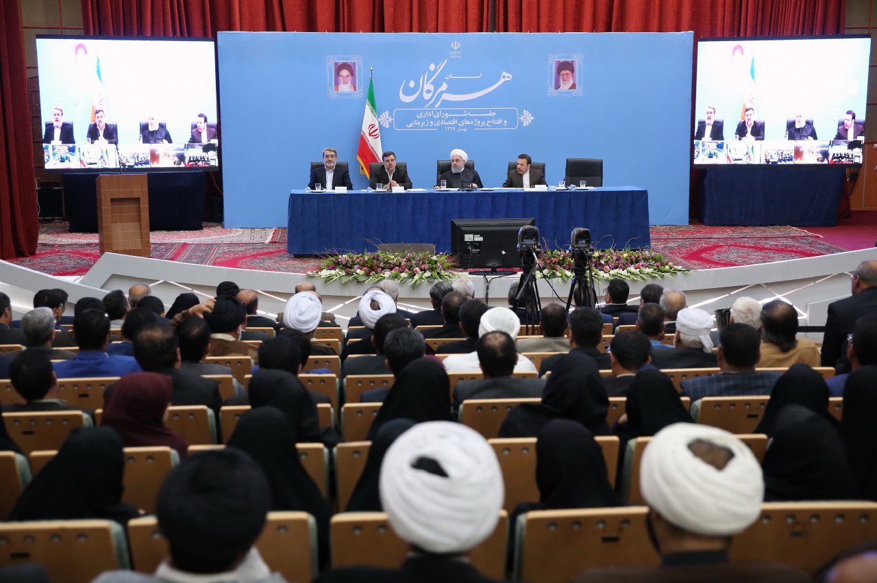 تصویر از افتتاح و آغاز عملیات اجرایی ۲۸ پروژه و طرح زیربنایی و اقتصادی در استان هرمزگان