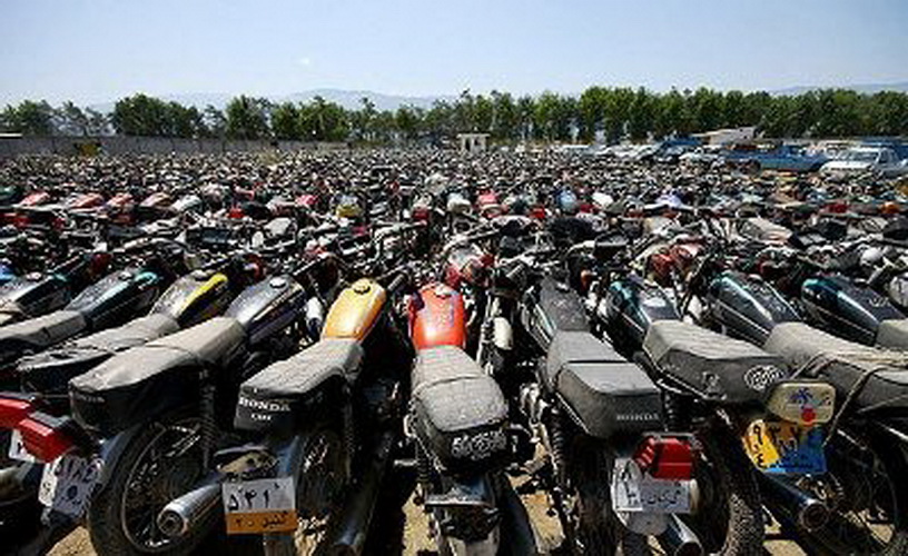 تصویر از 18هزار موتورسیکلت اسقاطی در پارکینگ‌های ستاد فرمان امام